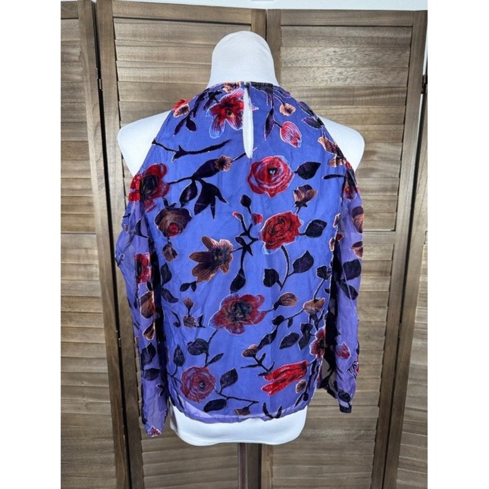 En Creme Purple Floral Burnout Velvet Cold Shoulder Top ETF53192TLM Womens Small - Picture 6 of 11